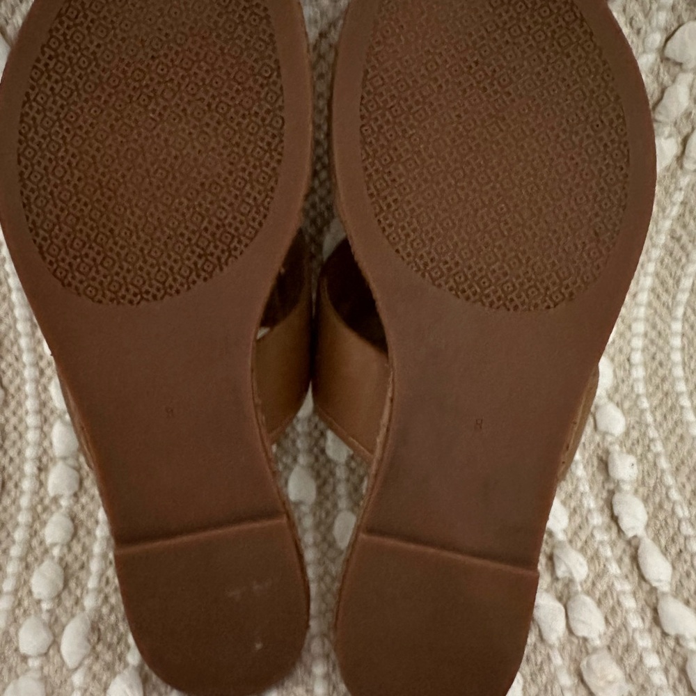 Tory Burch Tan Brown Sandals with Embossed Design - Picture 6 of 6